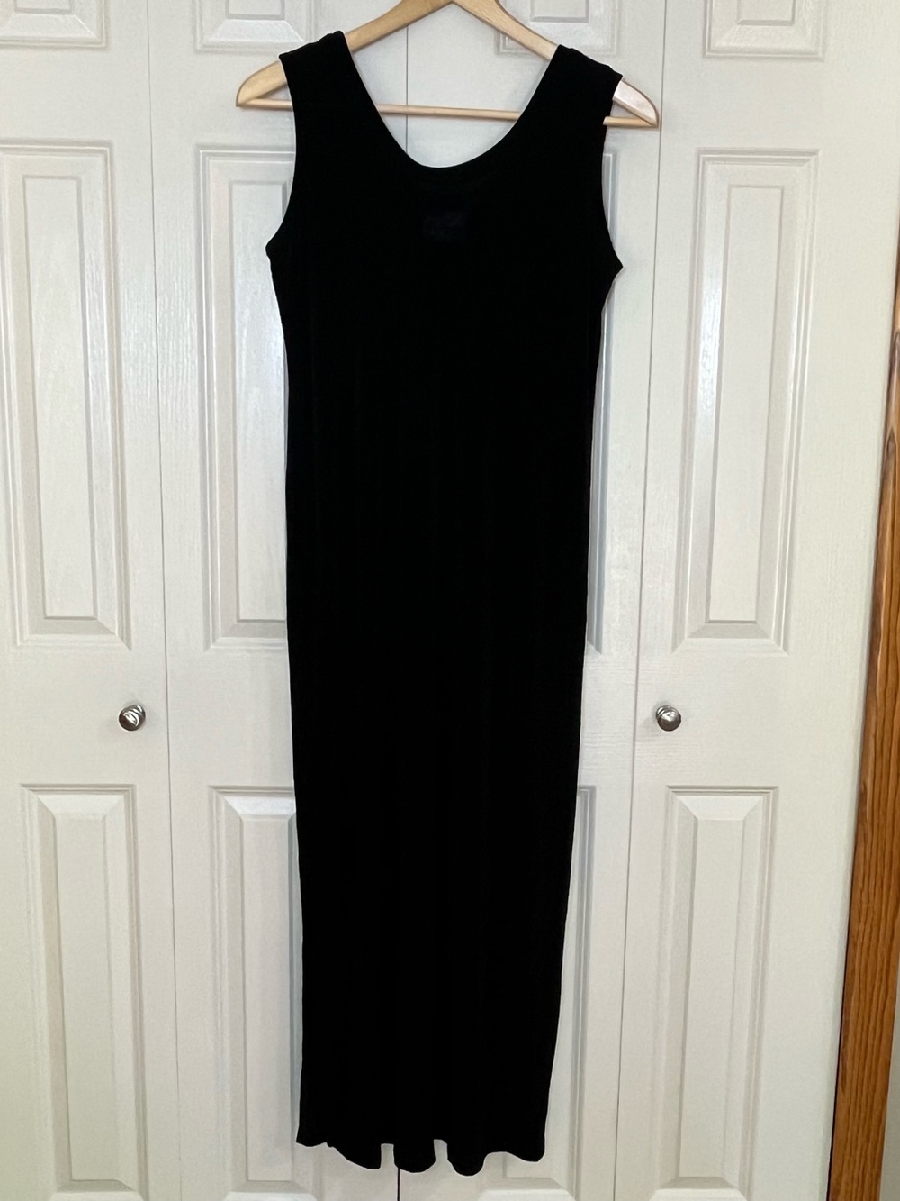 Flax Solid Black
Sleeveless Slinky Scoop Neck Maxi Dress Side Slit
Size Medium - Picture 3 of 7